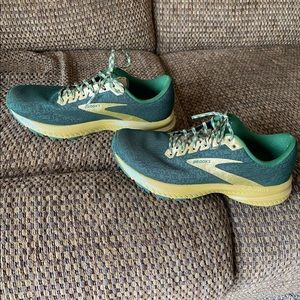 Women’s brooks launch 7